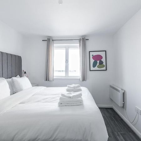 Suites By Rehoboth - Abbey Wood Station - London Zone 4 외부 사진