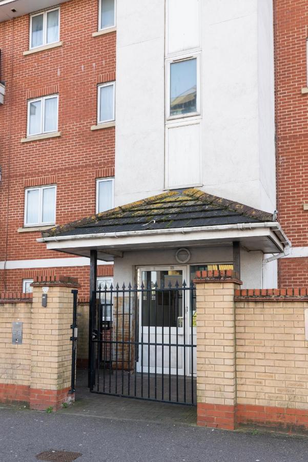 Suites By Rehoboth - Abbey Wood Station - London Zone 4 외부 사진