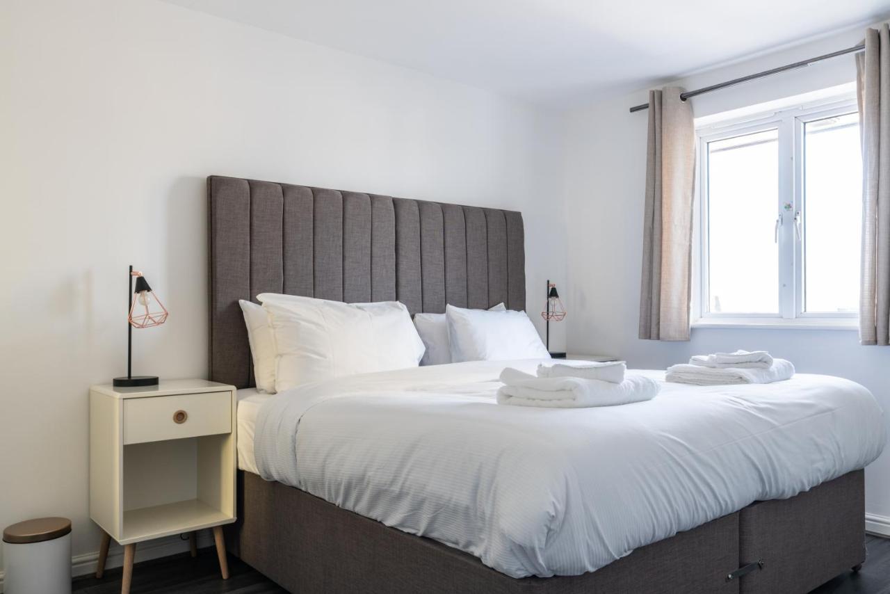 Suites By Rehoboth - Abbey Wood Station - London Zone 4 외부 사진