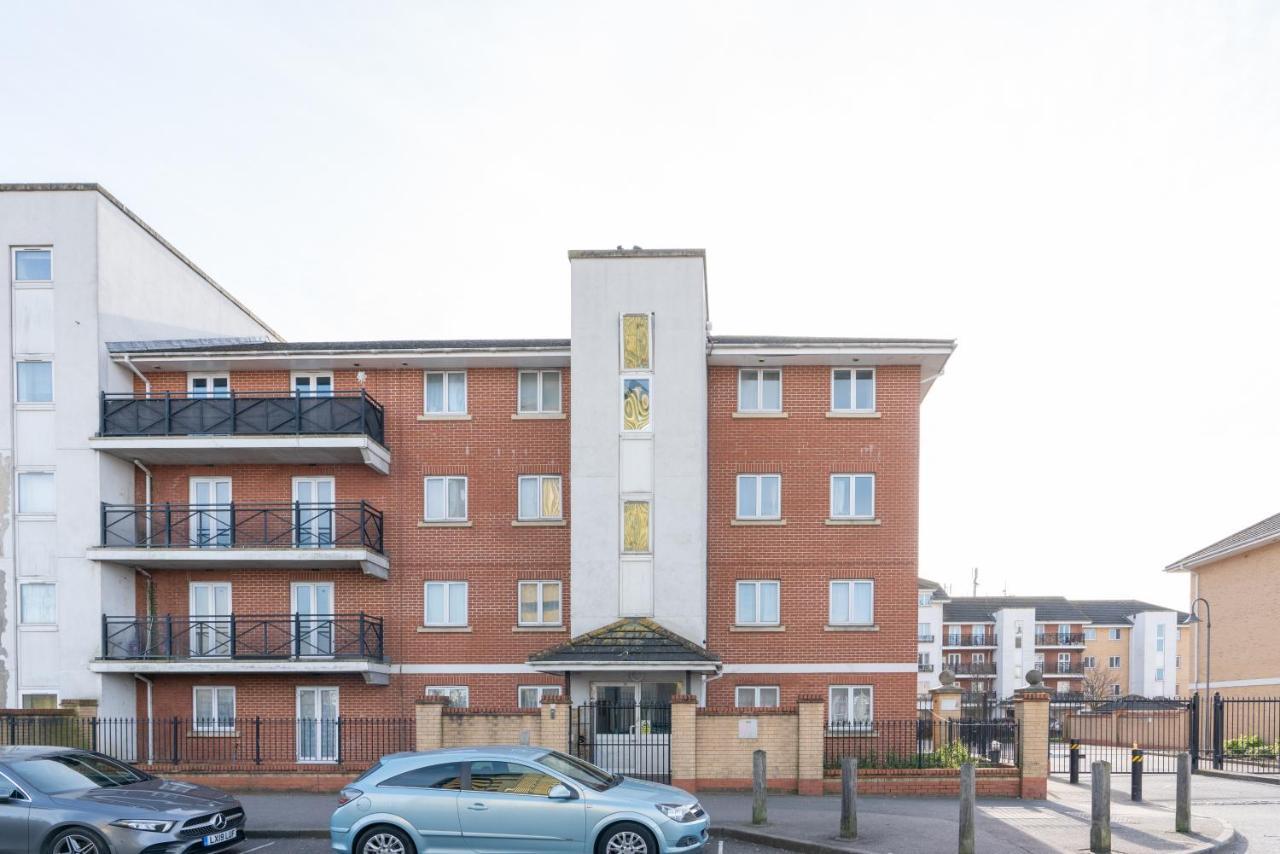 Suites By Rehoboth - Abbey Wood Station - London Zone 4 외부 사진