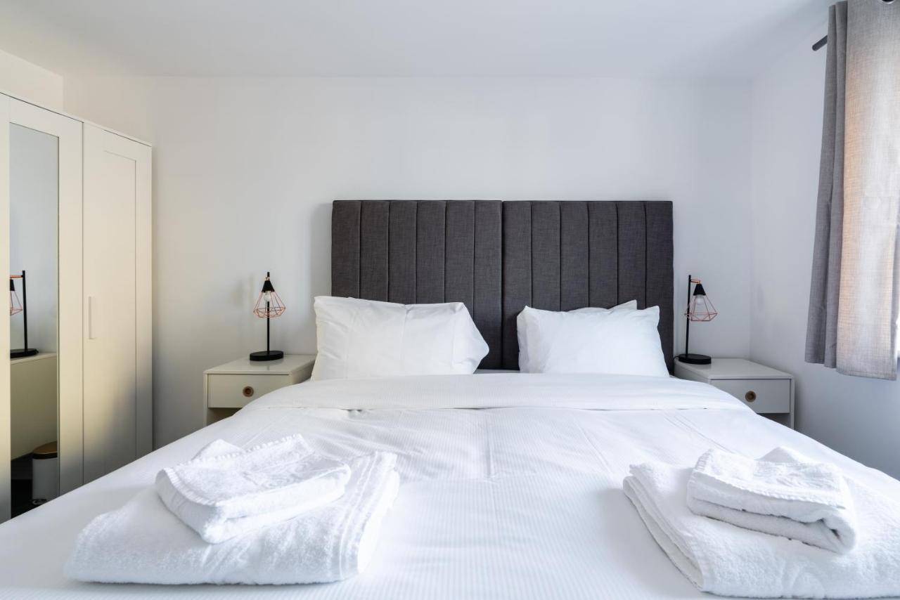 Suites By Rehoboth - Abbey Wood Station - London Zone 4 외부 사진