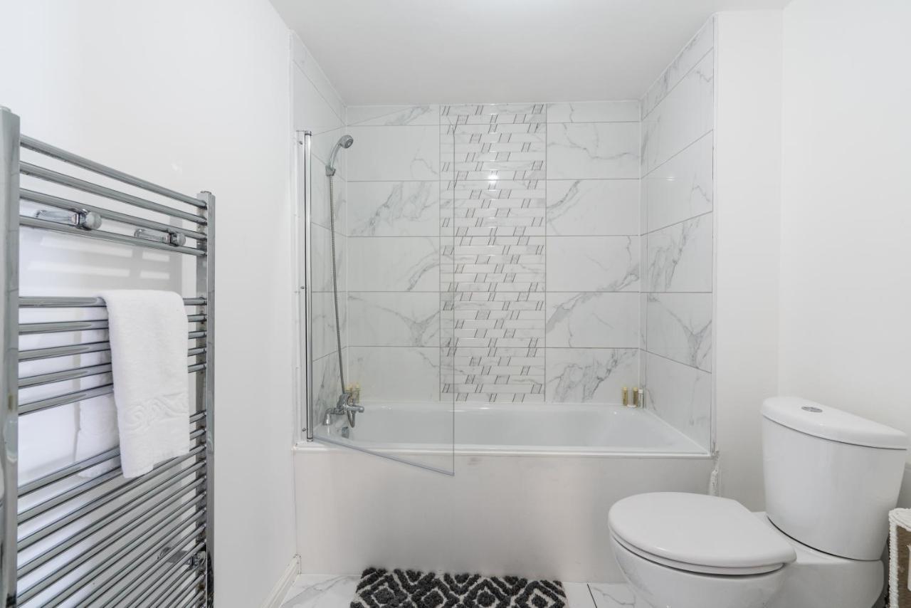 Suites By Rehoboth - Abbey Wood Station - London Zone 4 외부 사진