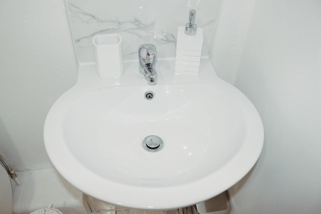 Suites By Rehoboth - Abbey Wood Station - London Zone 4 외부 사진